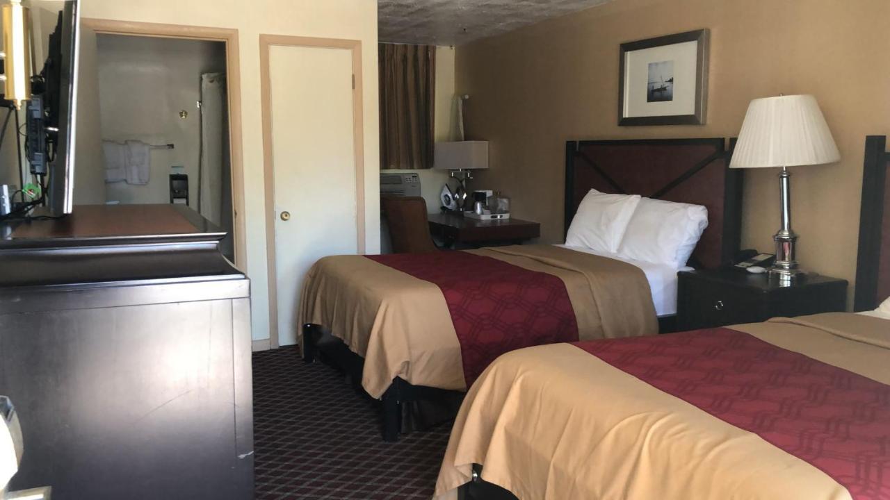 Rodeway Inn Erie Exterior foto