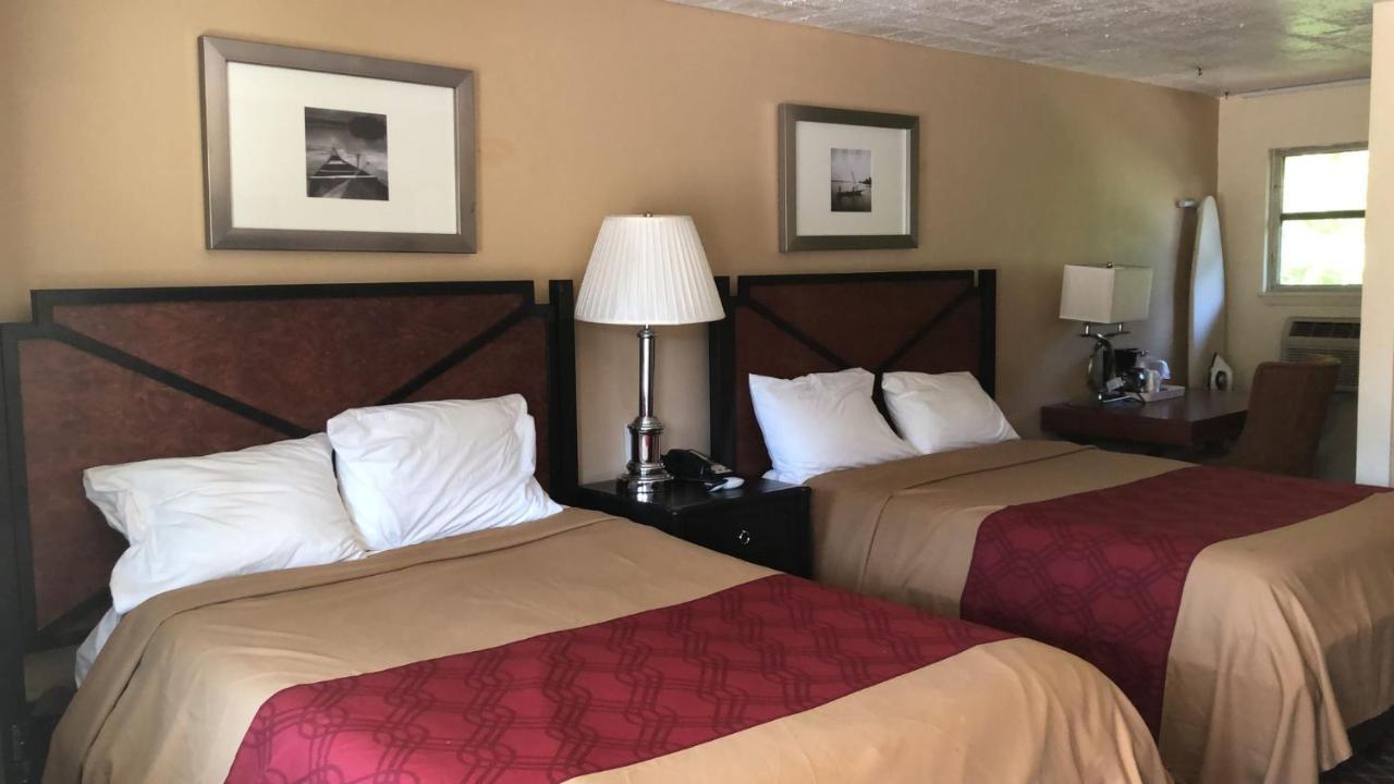 Rodeway Inn Erie Exterior foto